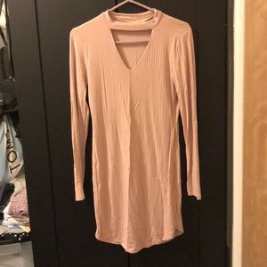 Bodycon dress with cutout